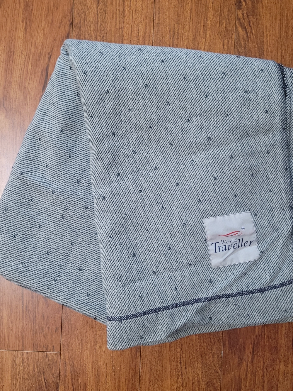 BRITISH AIRWAYS World Traveler airline cabin blanket